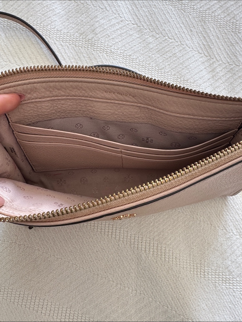 Tory Burch Blush Taupe Pebbled Leather Crossbody with Gold Trim - Picture 3 of 8